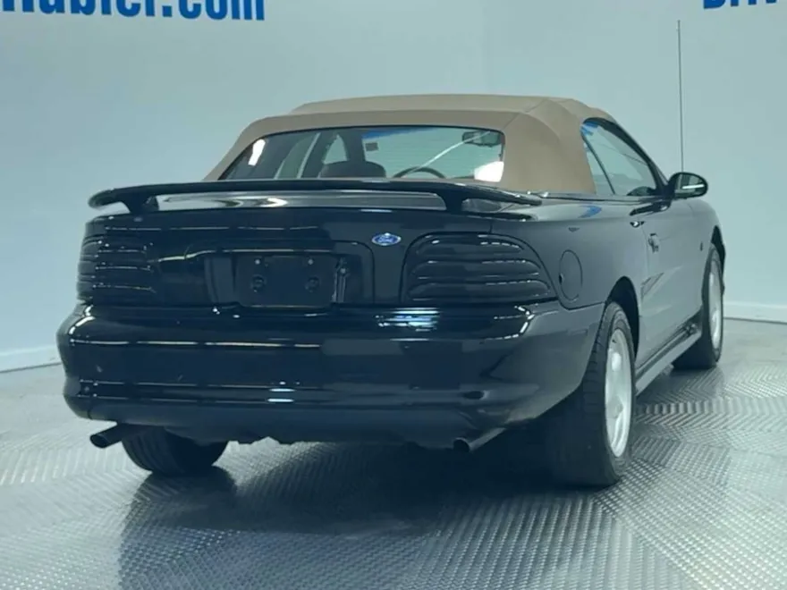 1995 Ford Mustang GT Convertible photo 1