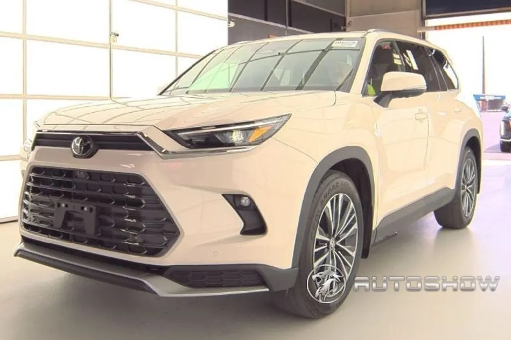 2024 Toyota Grand Highlander Hybrid Platinum photo 1