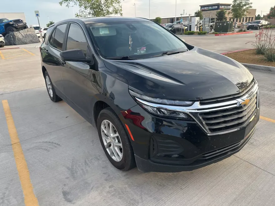 2022 Chevrolet Equinox LS photo 1