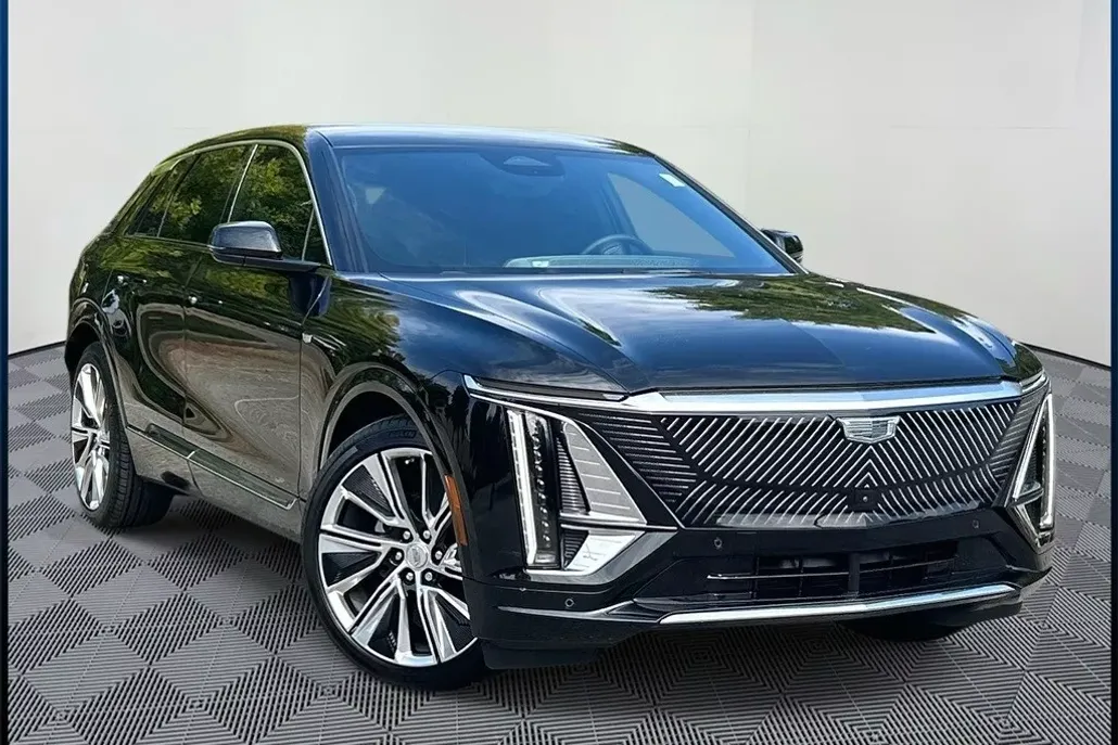 2024 Cadillac Lyriq Luxury photo 1