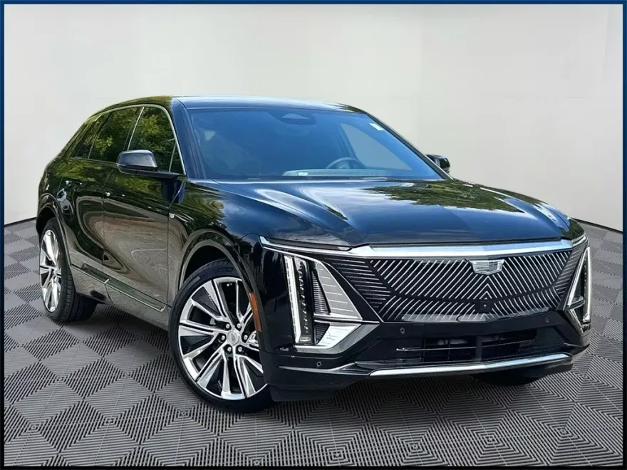 2024 Cadillac Lyriq Luxury photo 1