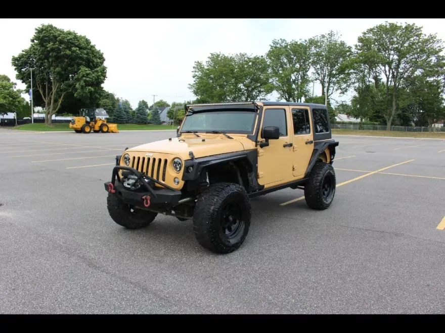 2014 Jeep Wrangler Unlimited Rubicon photo 1