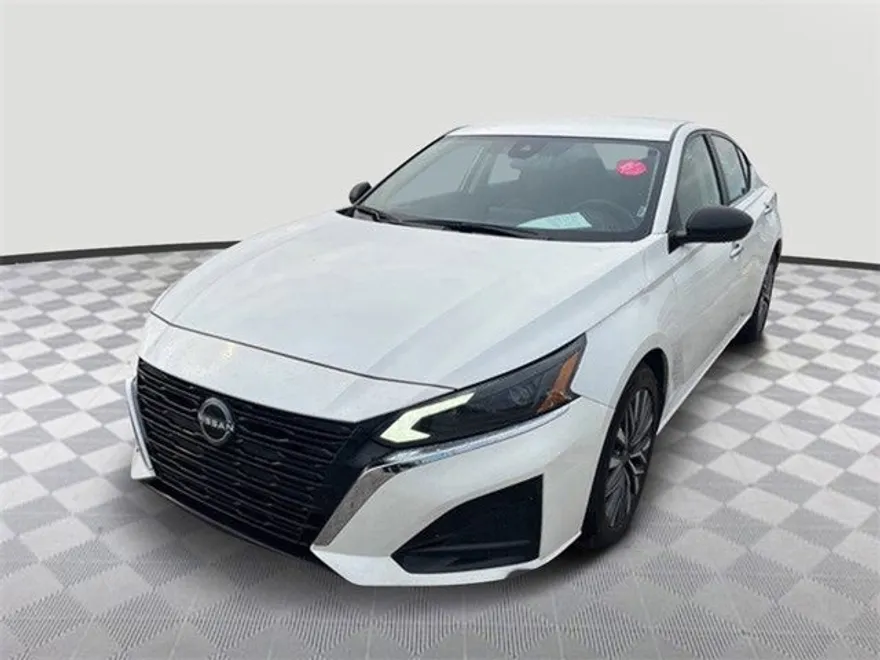 2024 Nissan Altima 2.5 SV photo 1