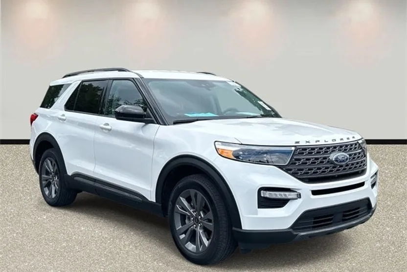 2022 Ford Explorer XLT photo 1