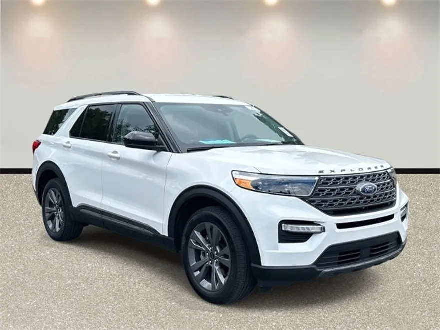 2022 Ford Explorer XLT photo 1