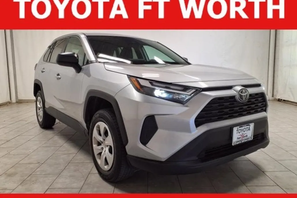 2024 Toyota RAV4 LE photo 1