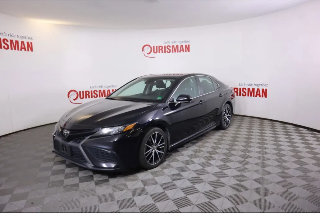 2021 Toyota Camry SE photo 1