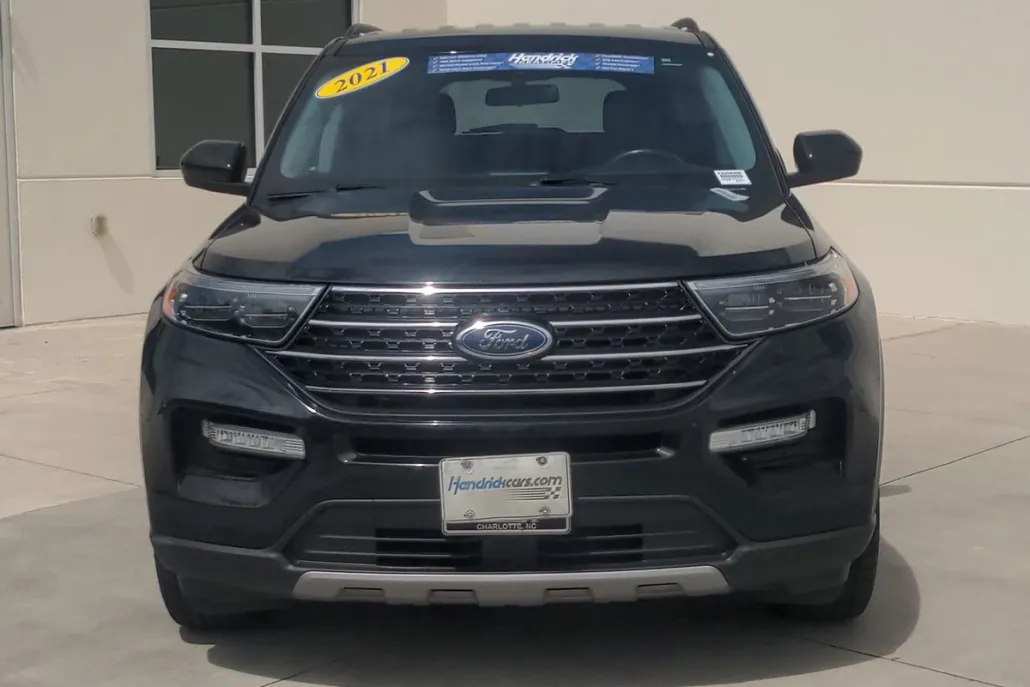 2021 Ford Explorer XLT photo 1