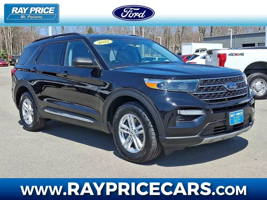 2022 Ford Explorer XLT photo 1