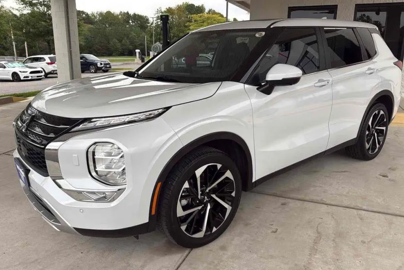2023 Mitsubishi Outlander SE 2.5 S-AWC photo 1