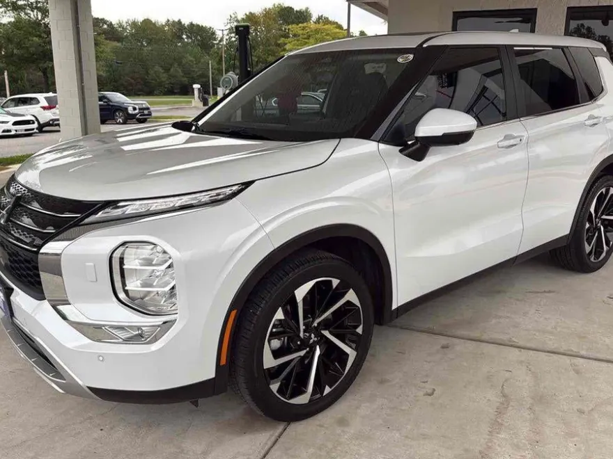 2023 Mitsubishi Outlander SE 2.5 S-AWC photo 1