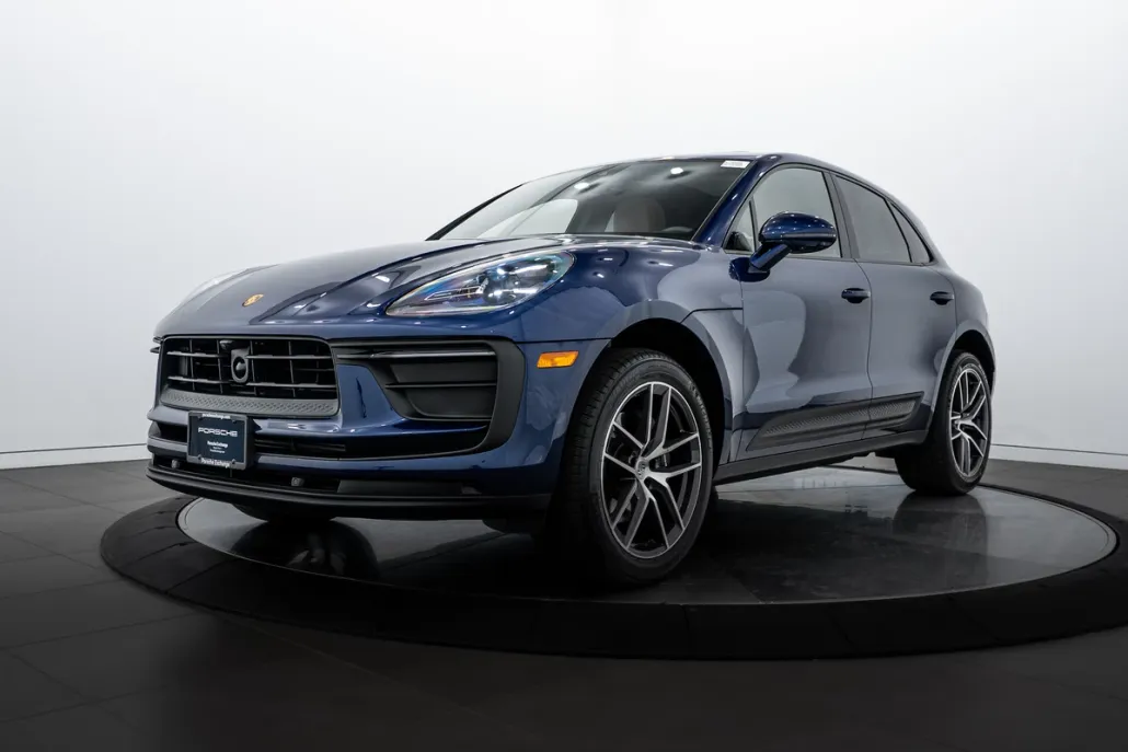 2025 Porsche Macan T photo 1