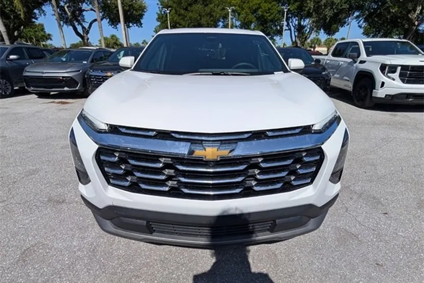 2026 Chevrolet Equinox LT photo 1
