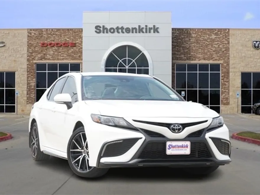 2024 Toyota Camry SE photo 1