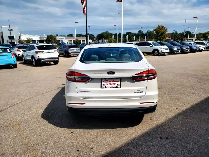 2019 Ford Fusion SE Hybrid photo 1