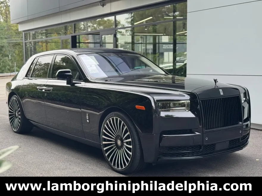 2023 Rolls Royce Phantom photo 1