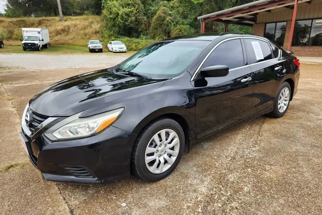2017 Nissan Altima 2.5 S photo 1