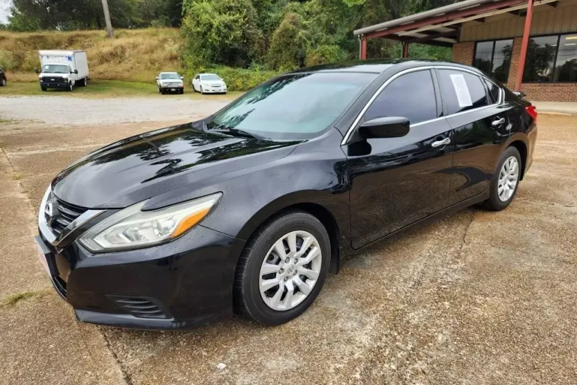 2017 Nissan Altima 2.5 S photo 1