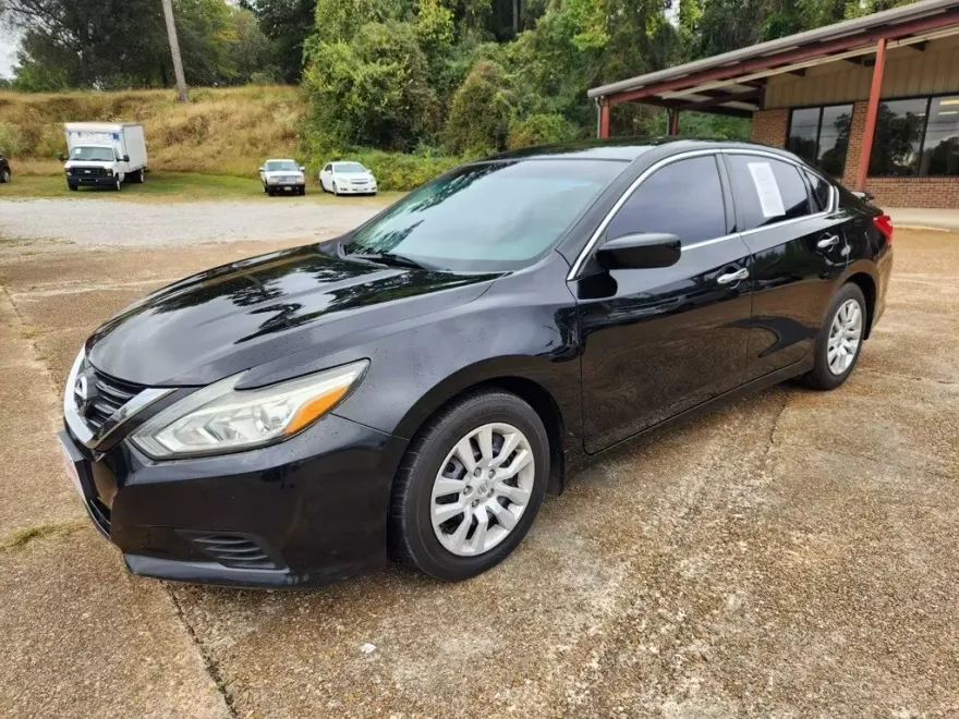 2017 Nissan Altima 2.5 S photo 1