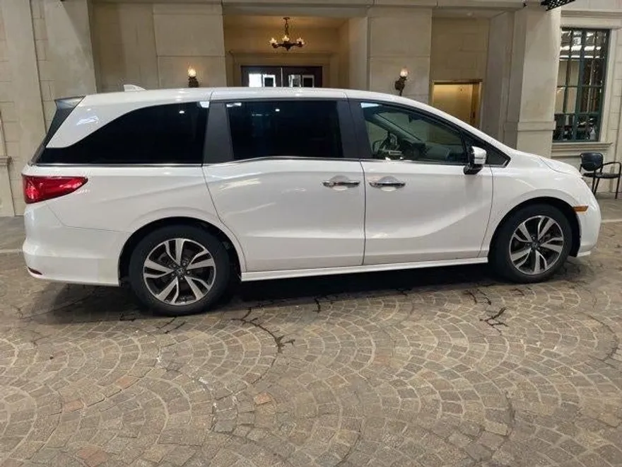 2024 Honda Odyssey Touring photo 1