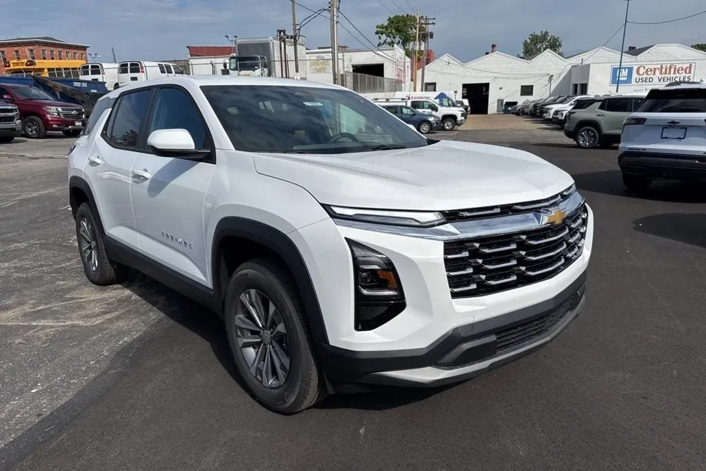 2026 Chevrolet Equinox LT photo 1