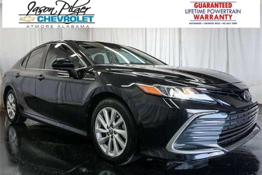 2023 Toyota Camry LE photo 1