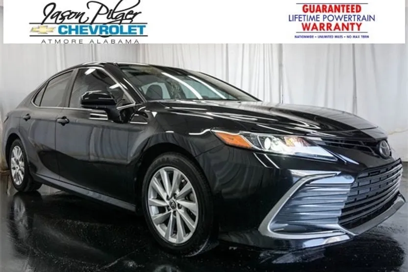 2023 Toyota Camry LE photo 1