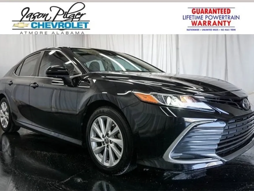 2023 Toyota Camry LE photo 1