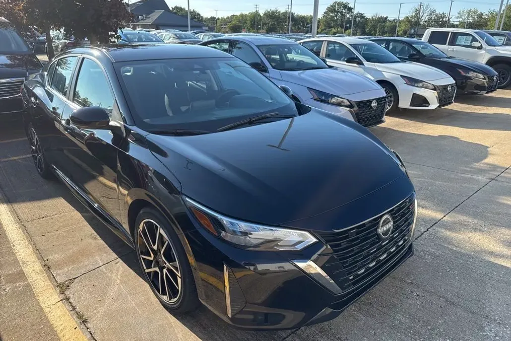 2025 Nissan Sentra SR photo 1