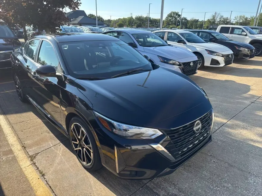 2025 Nissan Sentra SR photo 1