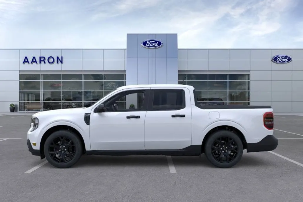 2025 Ford Maverick XLT photo 1