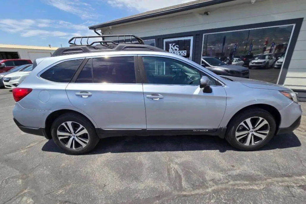 2019 Subaru Outback 2.5i Limited photo 1
