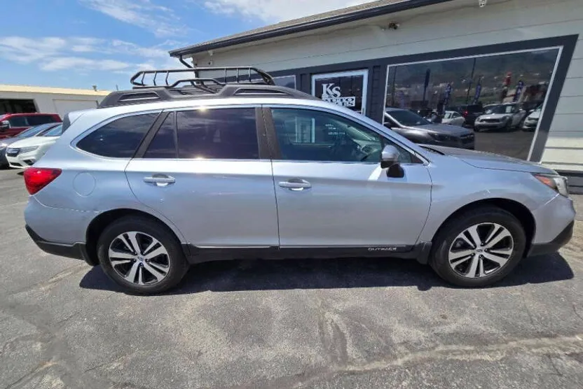 2019 Subaru Outback 2.5i Limited photo 1