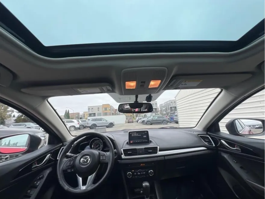 2015 Mazda Mazda3 s Grand Touring Hatchback photo 16