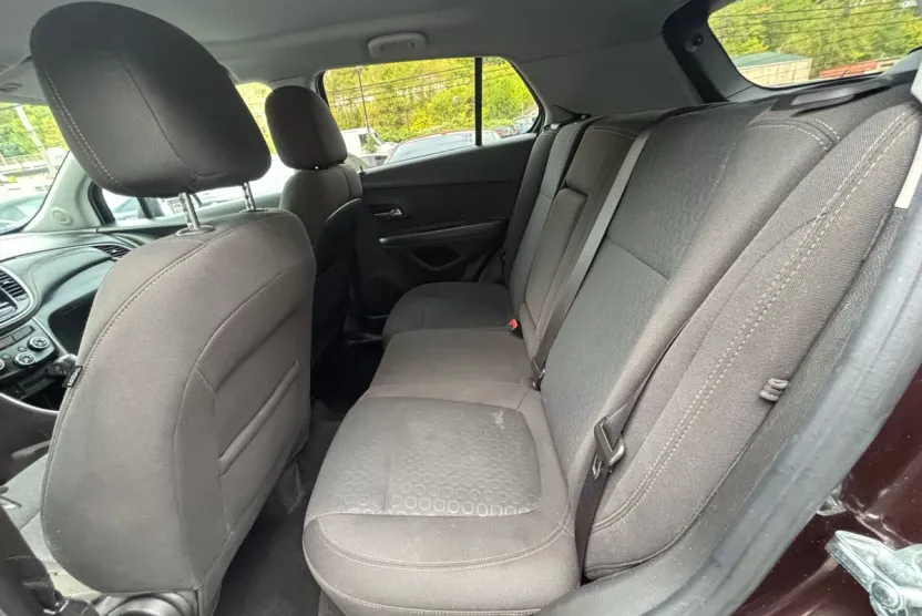 2020 Chevrolet Trax LS photo 1