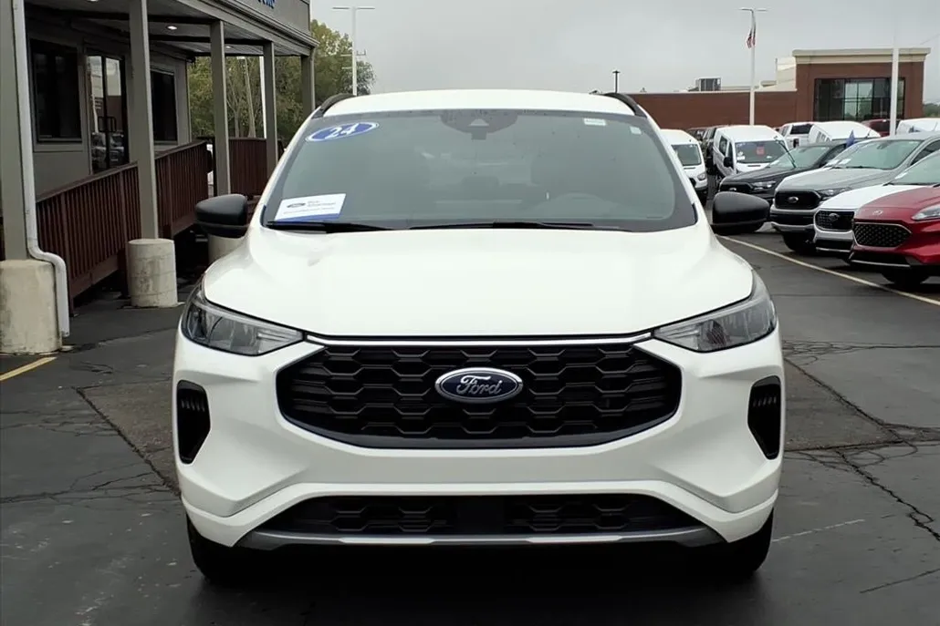 2024 Ford Escape ST-Line photo 1