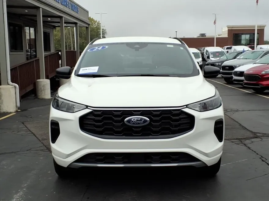 2024 Ford Escape ST-Line photo 1