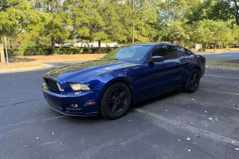 2014 Ford Mustang V6 photo 1
