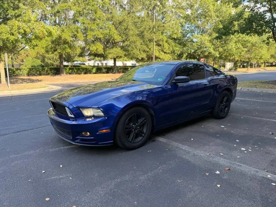 2014 Ford Mustang V6 photo 1