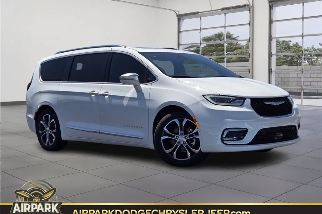 2024 Chrysler Pacifica Pinnacle photo 1