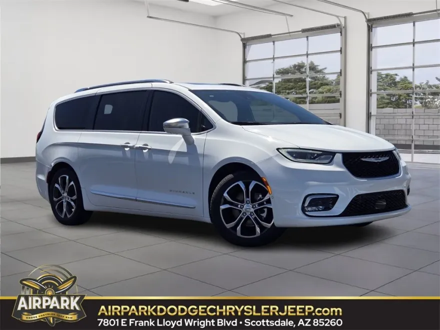 2024 Chrysler Pacifica Pinnacle photo 1