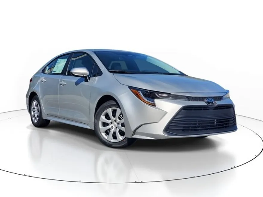 2025 Toyota Corolla LE photo 1