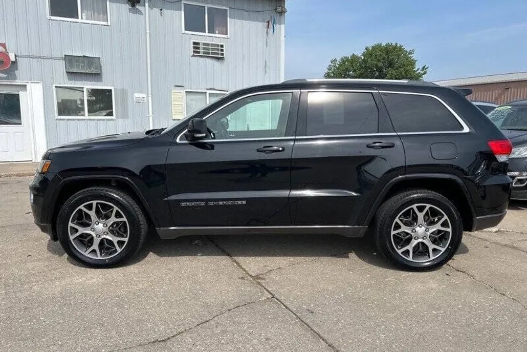 2018 Jeep Grand Cherokee Sterling Edition photo 1