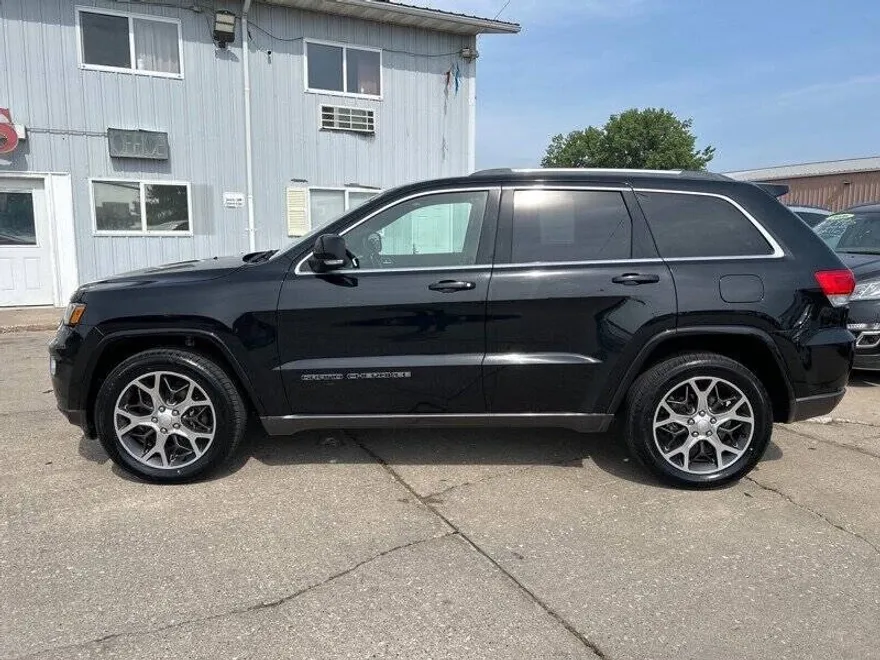 2018 Jeep Grand Cherokee Sterling Edition photo 1