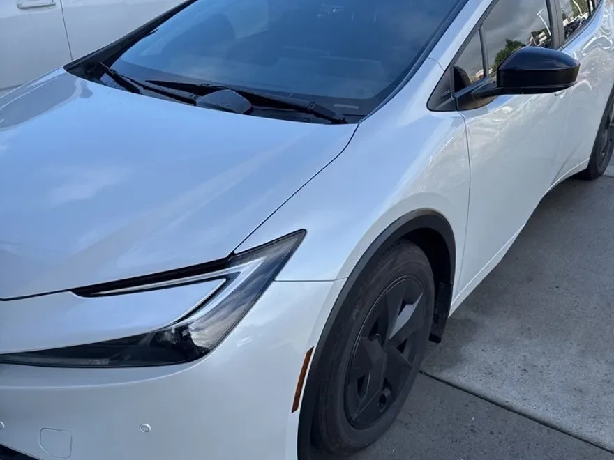 2024 Toyota Prius Prime SE photo 1