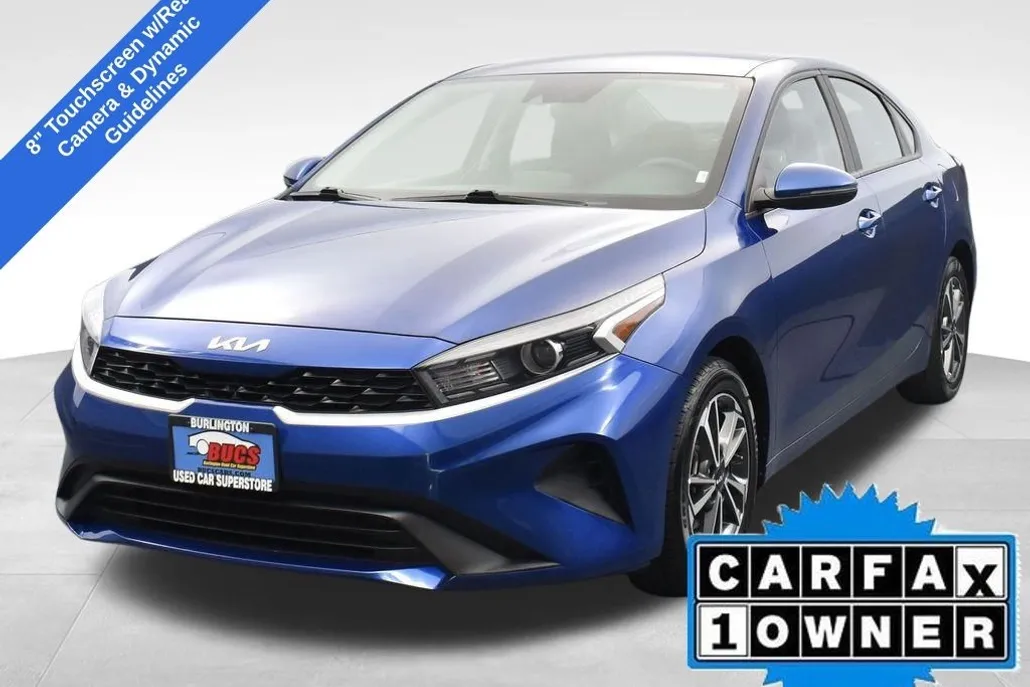 2023 Kia Forte LXS photo 1