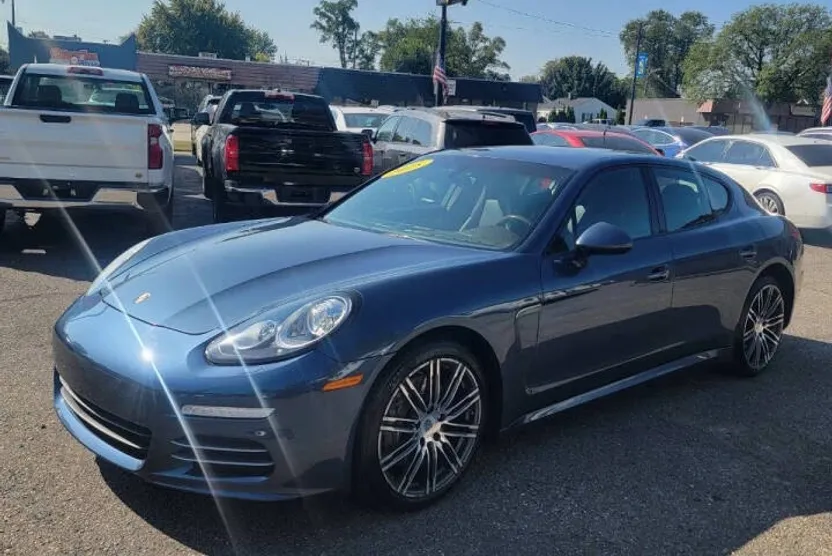 2015 Porsche Panamera 4 photo 1