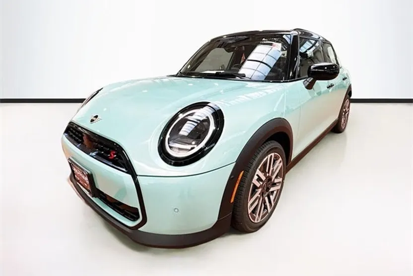 2026 Mini Cooper 4 Door Hardtop Signature photo 1