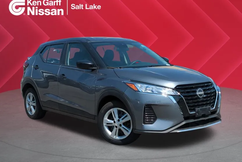 2023 Nissan Kicks S photo 1