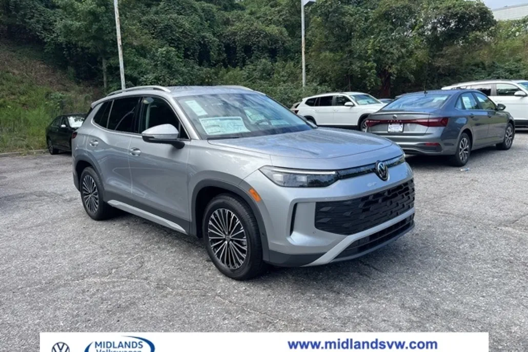 2025 Volkswagen Tiguan S photo 1